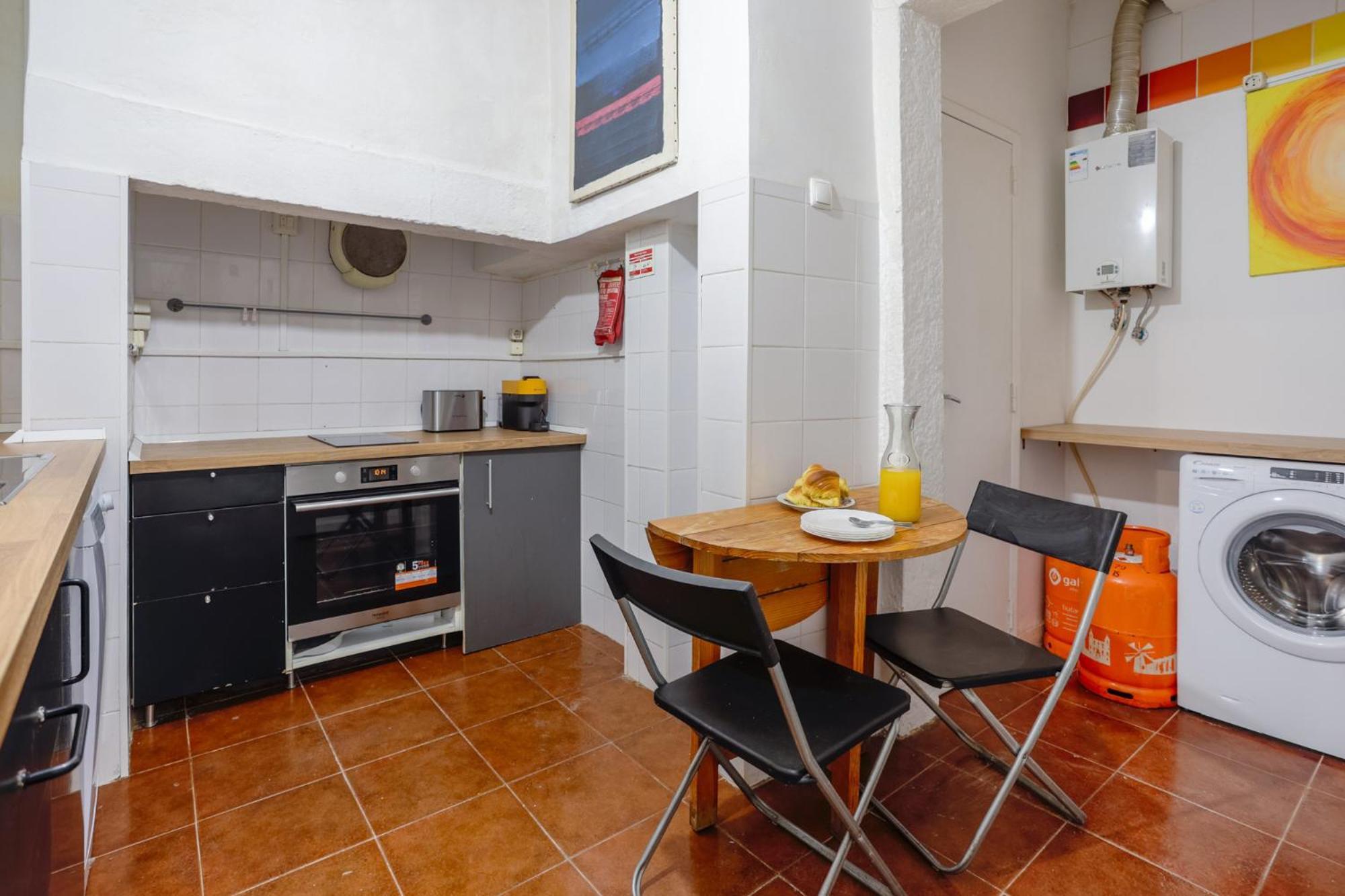 Lovely Apt In Bairro Alto Lisbon Exterior photo